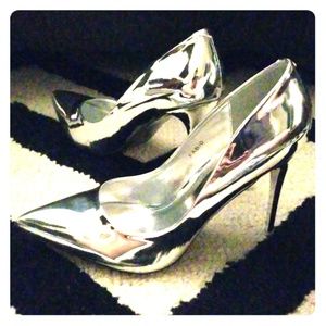 CHROME OR SILVER HEELS sz 10